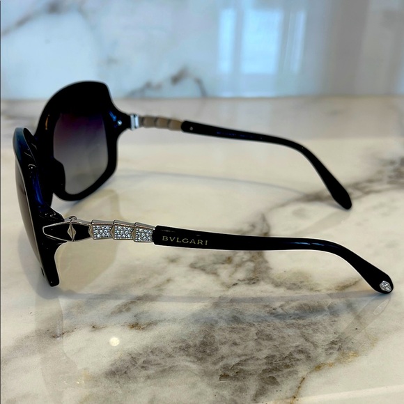 Bvlgari Black Sunglasses with Oversized Square Frame and Gradient Lenses - Picture 3 of 11